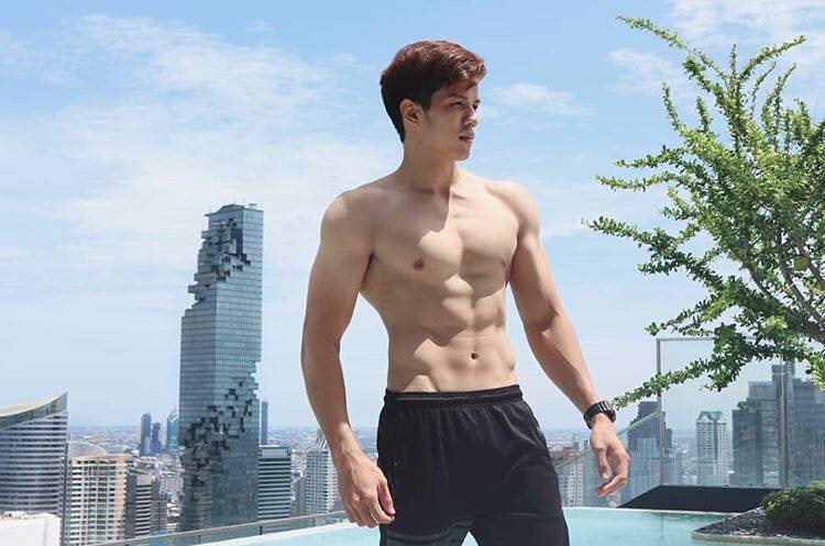 ถอดโชว์เรือนร่าง 2548