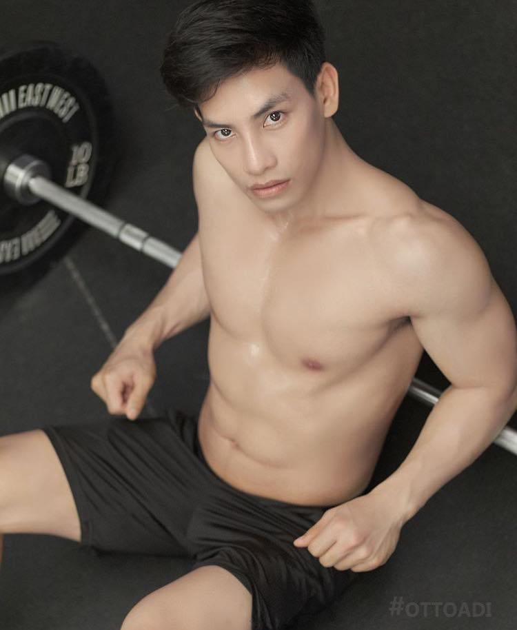 ถอดโชว์เรือนร่าง 2548