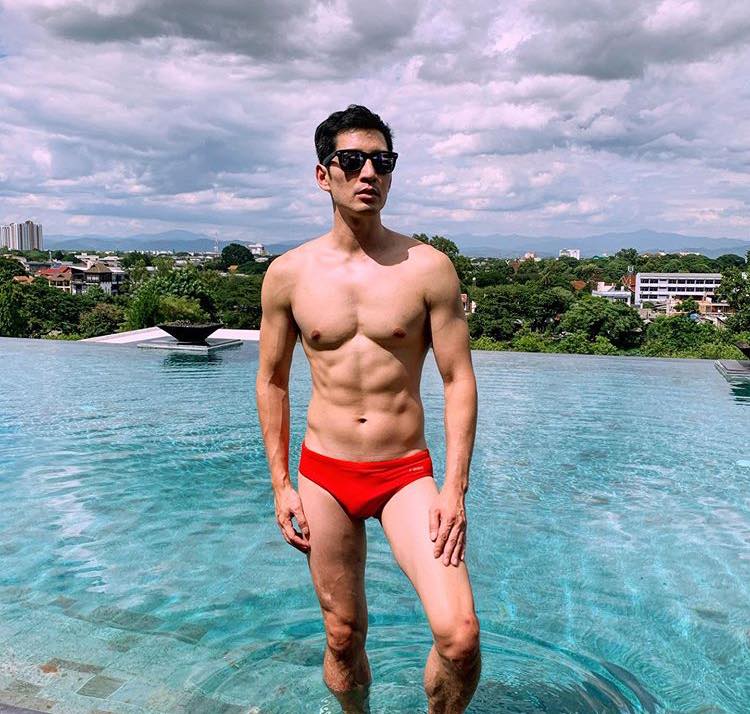 ถอดโชว์เรือนร่าง 2548