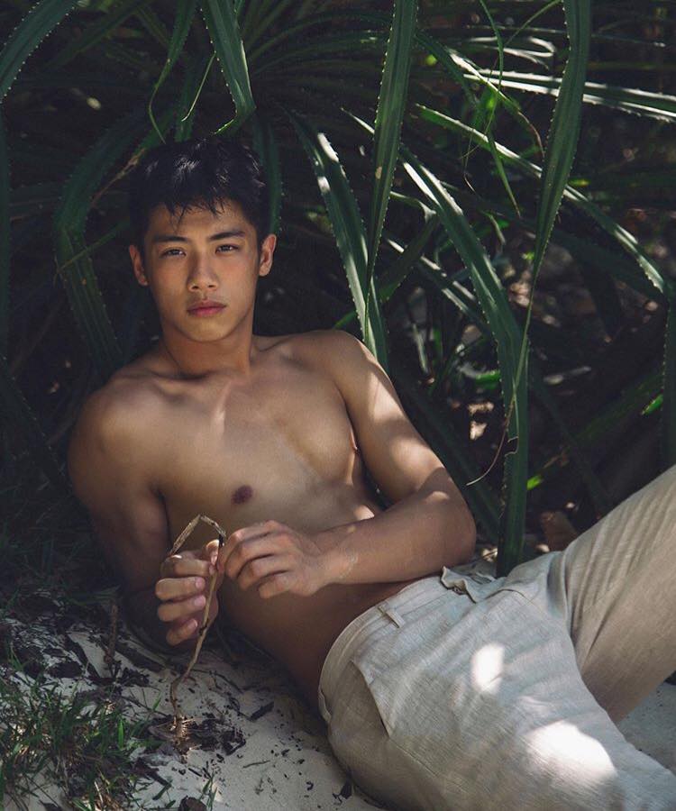 ถอดโชว์เรือนร่าง 2548