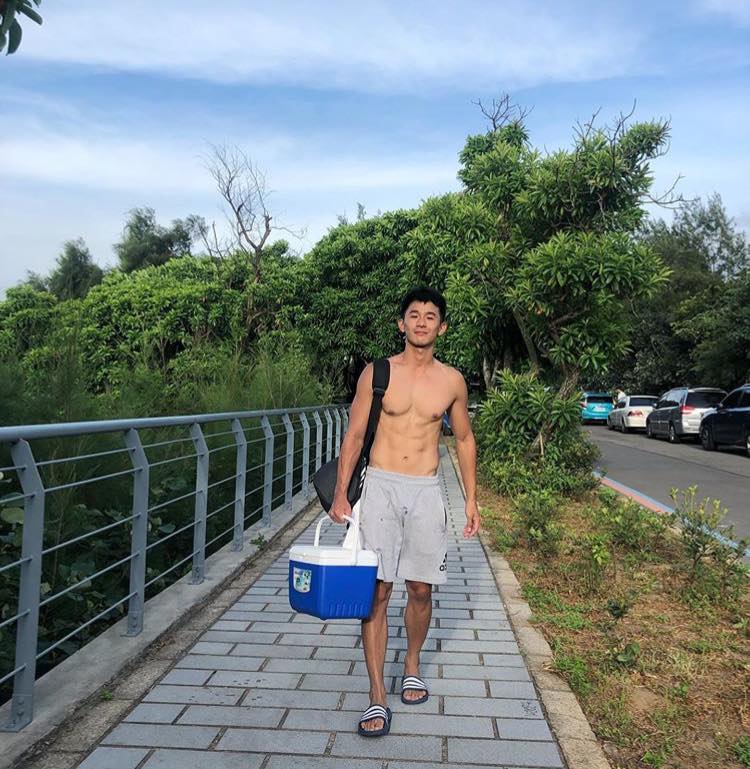 ถอดโชว์เรือนร่าง 2548