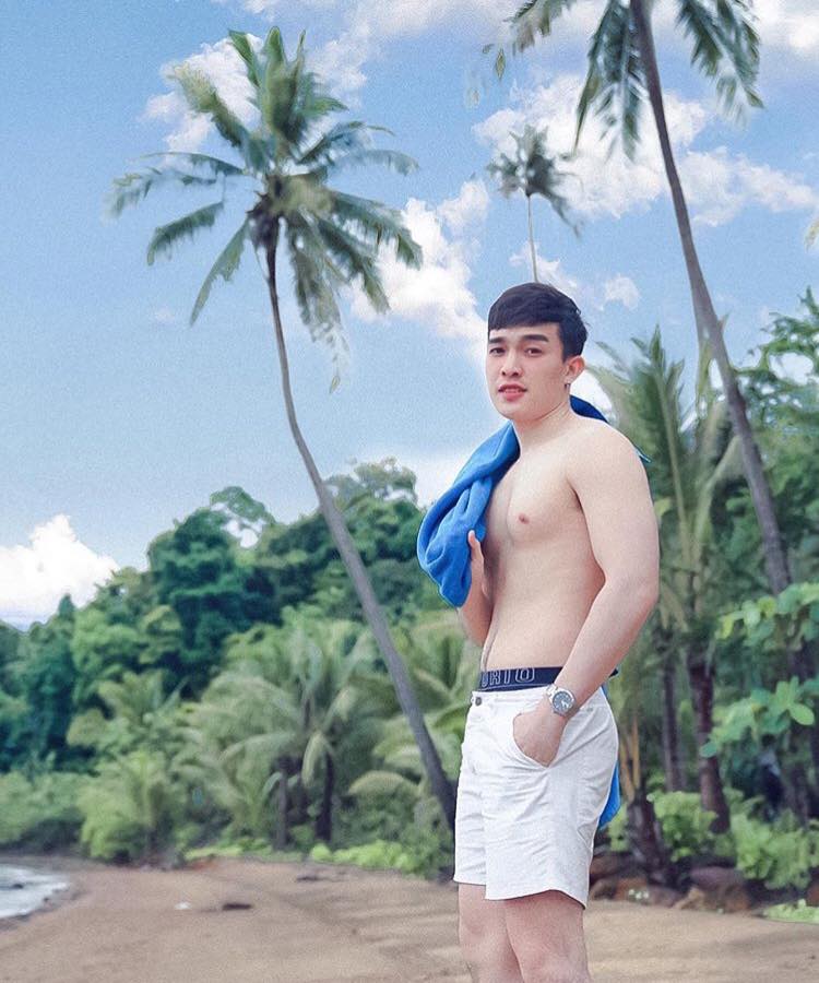 ถอดโชว์เรือนร่าง 2549