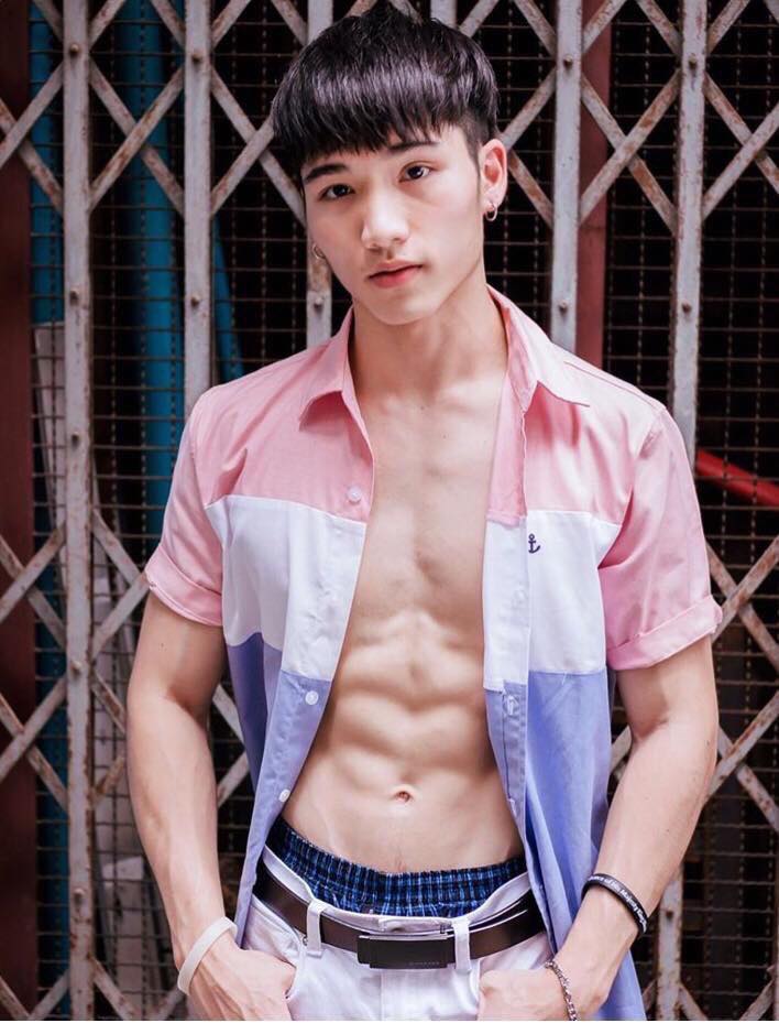 ถอดโชว์เรือนร่าง 2552
