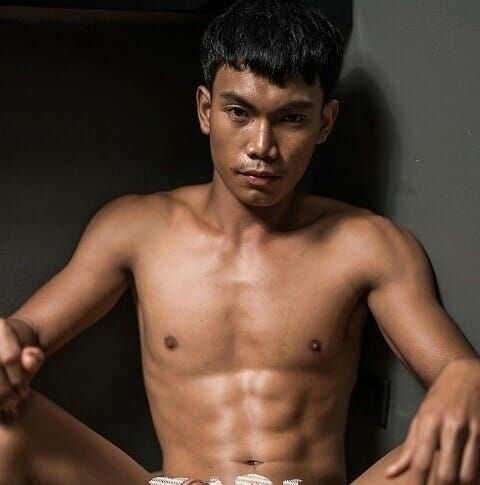ถอดโชว์เรือนร่าง 2552