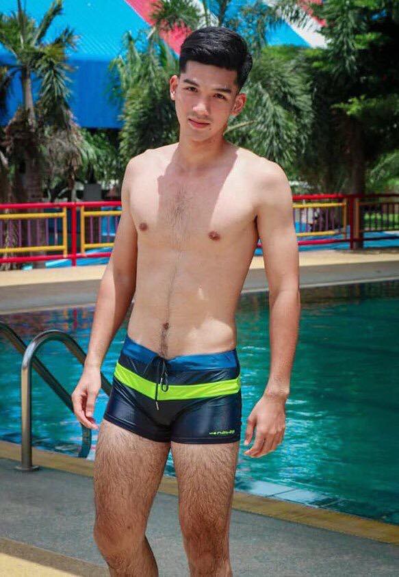 ถอดโชว์เรือนร่าง 2553