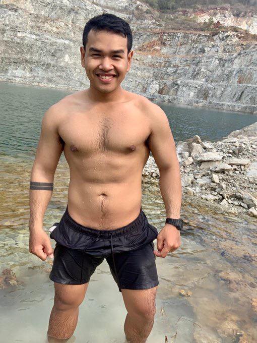 ถอดโชว์เรือนร่าง 2554