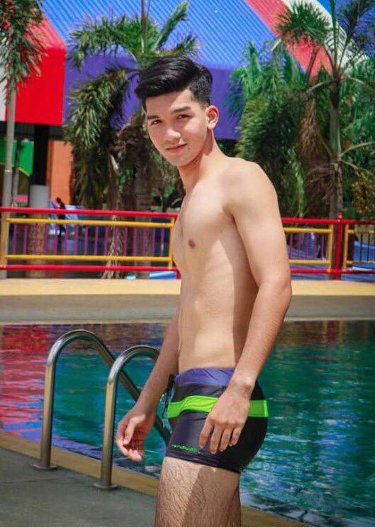 ถอดโชว์เรือนร่าง 2554