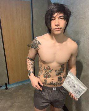 ถอดโชว์เรือนร่าง 2554