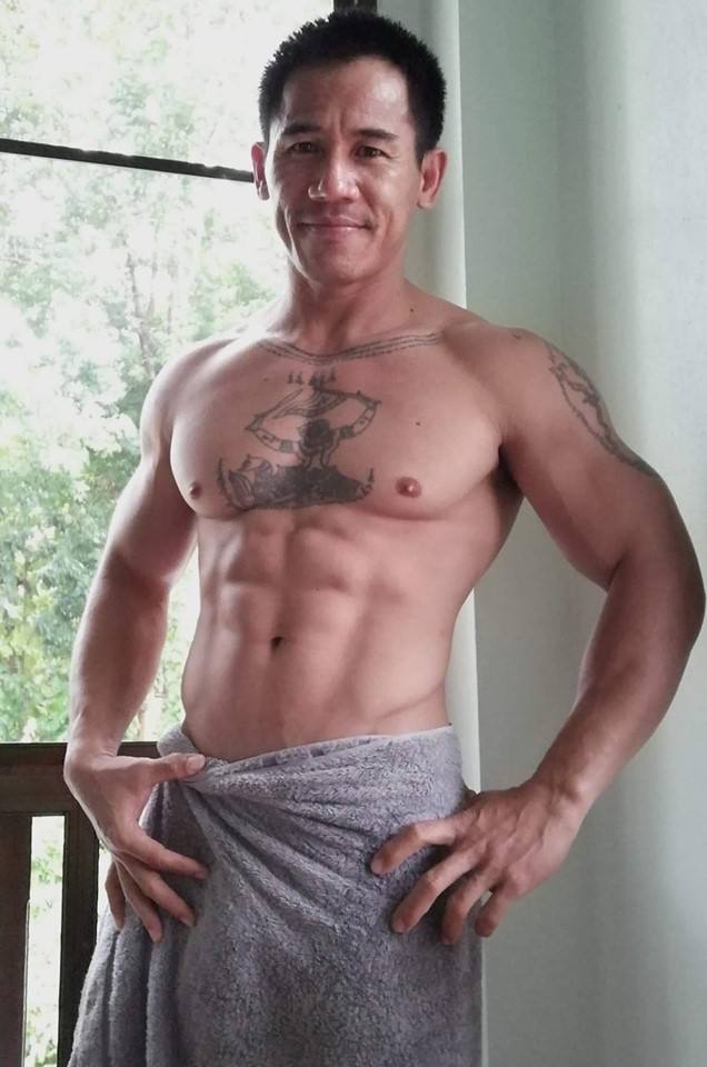 ถอดโชว์เรือนร่าง 2554