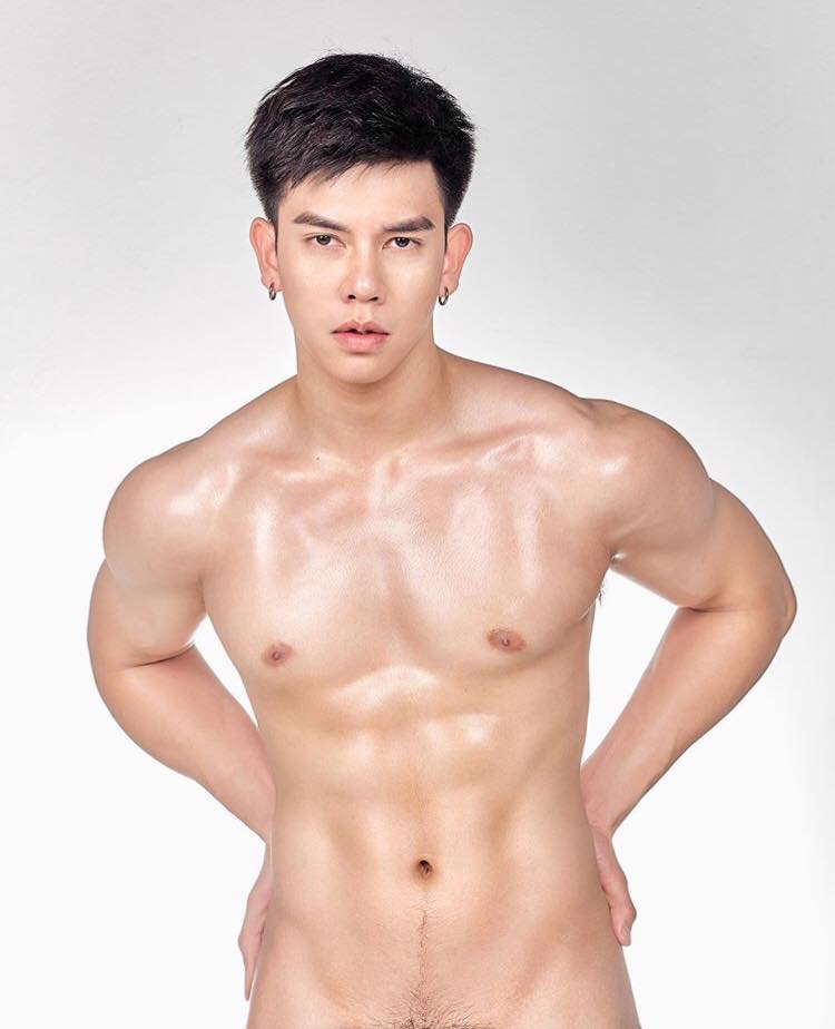 ถอดโชว์เรือนร่าง 2555