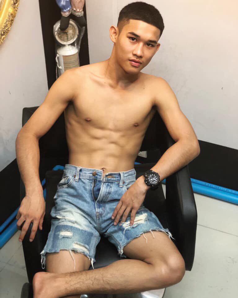 ถอดโชว์เรือนร่าง 2555