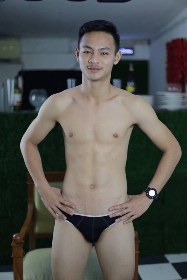 ถอดโชว์เรือนร่าง 2555