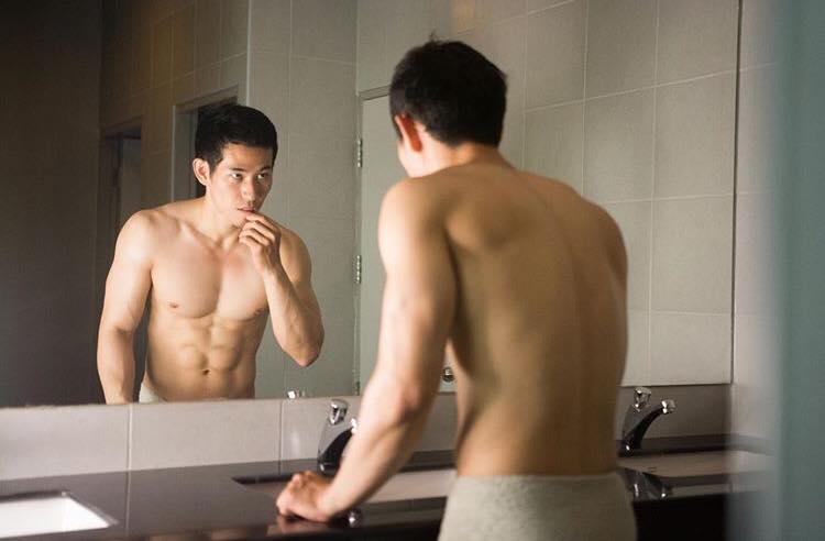ถอดโชว์เรือนร่าง 2556