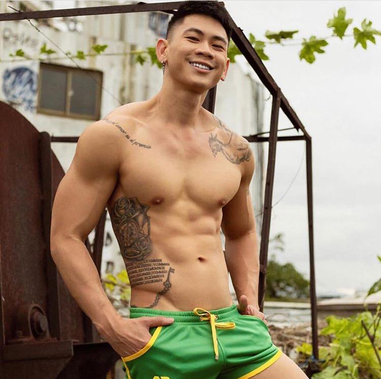 ถอดโชว์เรือนร่าง 2556