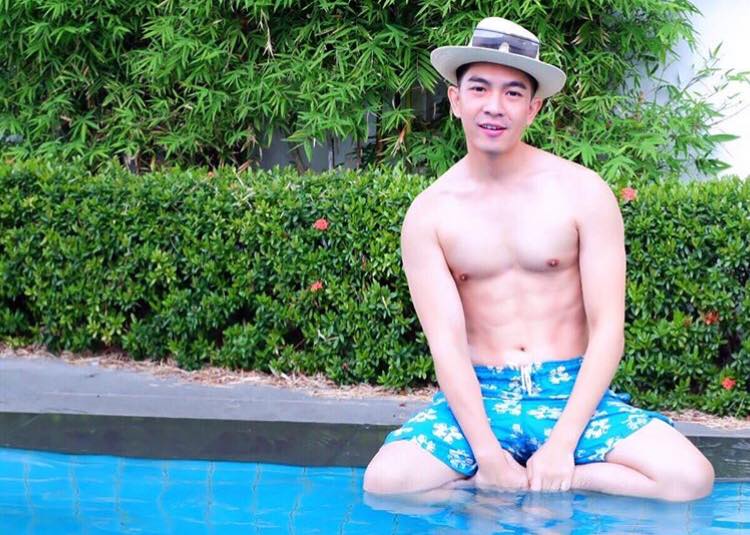 ถอดโชว์เรือนร่าง 2556