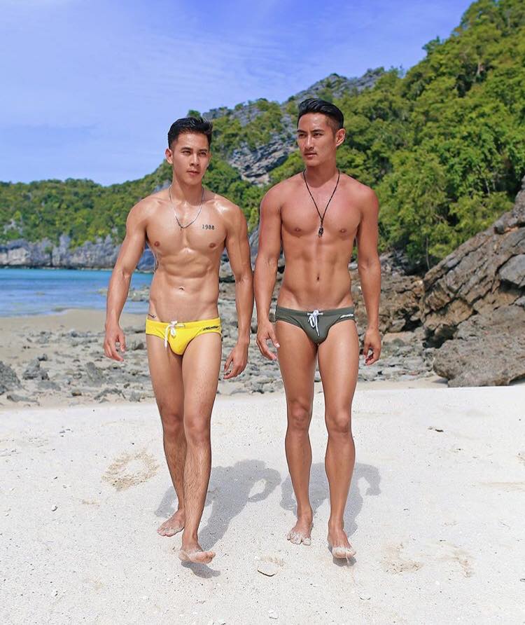 ถอดโชว์เรือนร่าง 2556