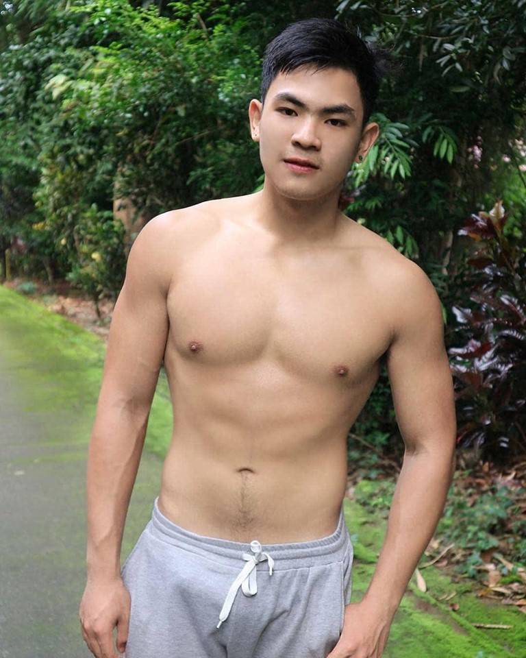 ถอดโชว์เรือนร่าง 2556