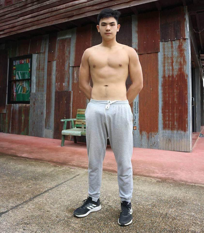 ถอดโชว์เรือนร่าง 2556