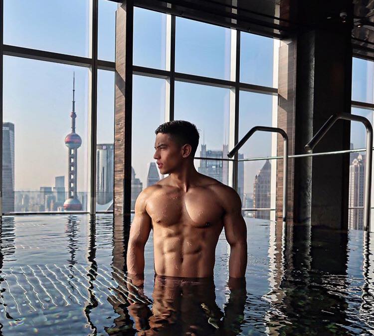 ถอดโชว์เรือนร่าง 2557