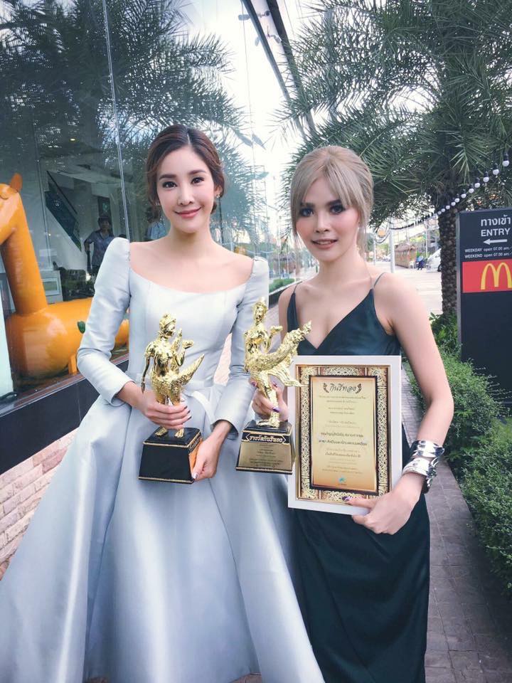 ไฮโซปุ๊กปิ๊ก กัญญ์สิณีณัฐ ในงานรับรางวัลกินรีทองกับคุณแตงโม