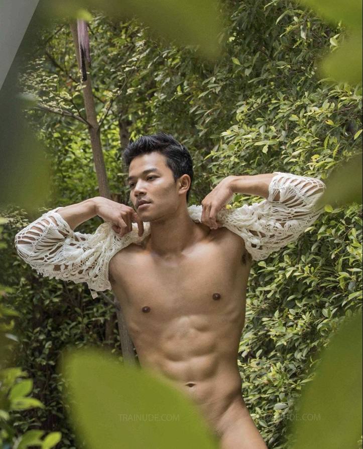 หนุ่มหล่อขึ้นปก 270.1