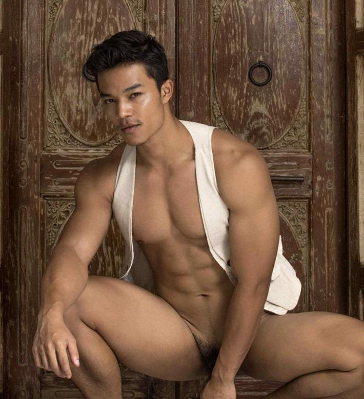 หนุ่มหล่อขึ้นปก 270.1