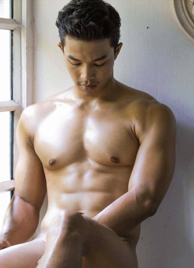 หนุ่มหล่อขึ้นปก 270.1