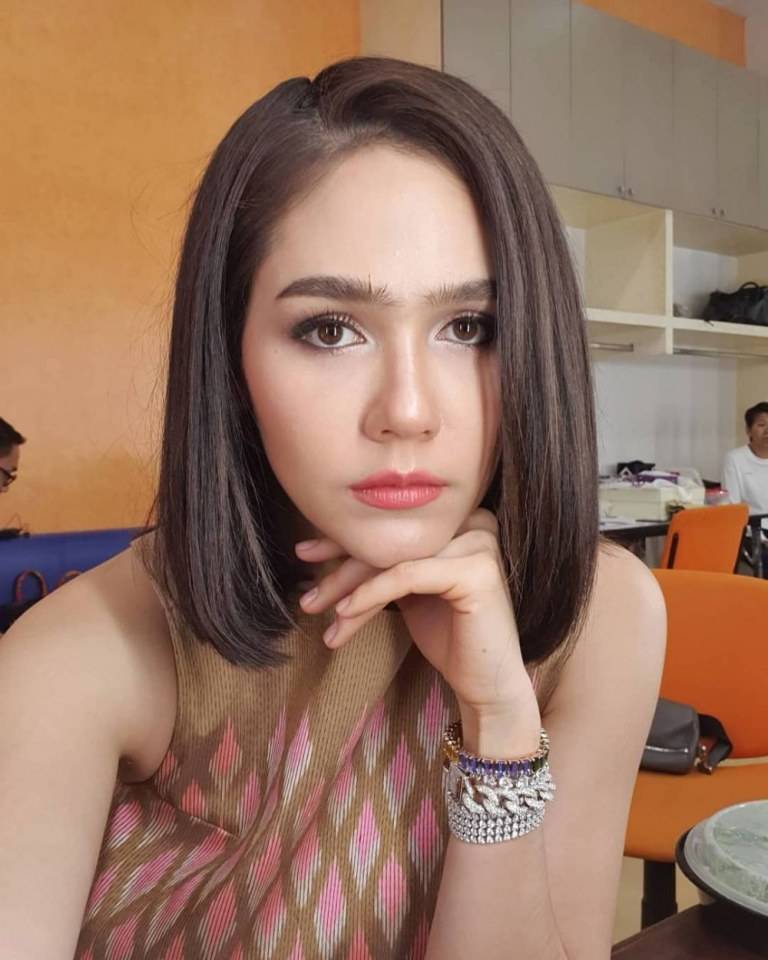 ชมพู่ อารยา