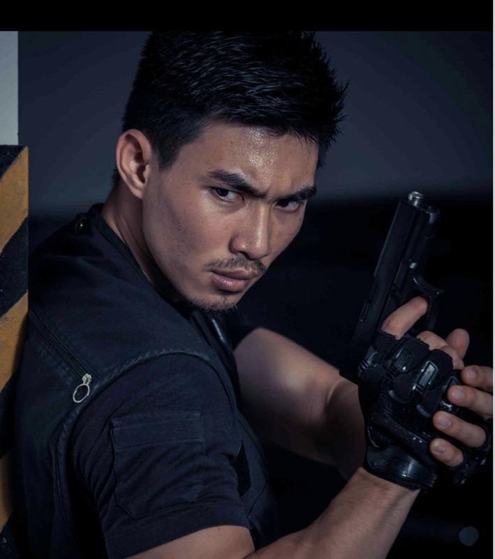 หนุ่มหล่อขึ้นปก 272