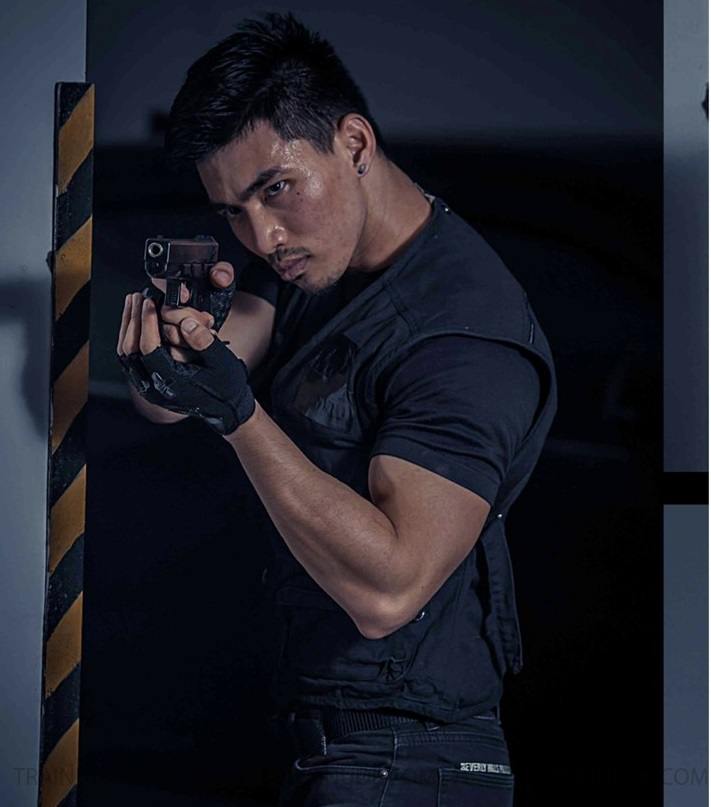 หนุ่มหล่อขึ้นปก 272