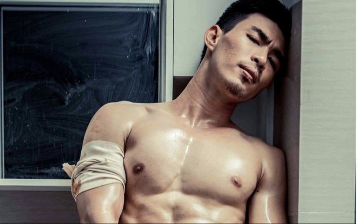 หนุ่มหล่อขึ้นปก 272
