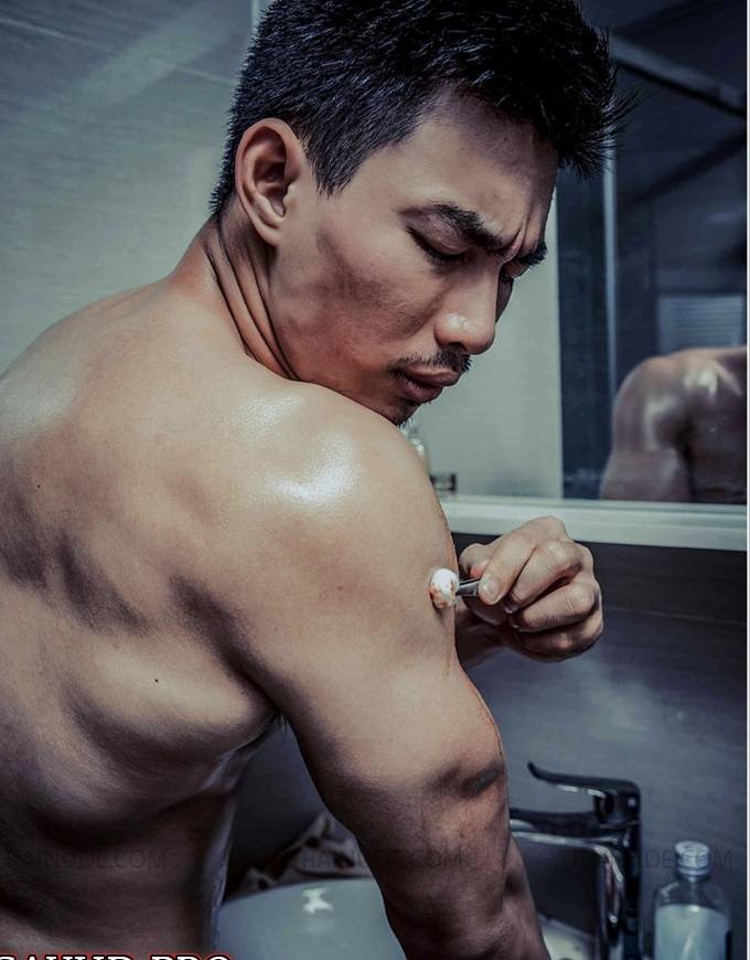 หนุ่มหล่อขึ้นปก 272