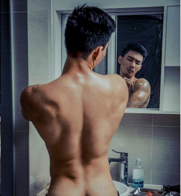 หนุ่มหล่อขึ้นปก 272