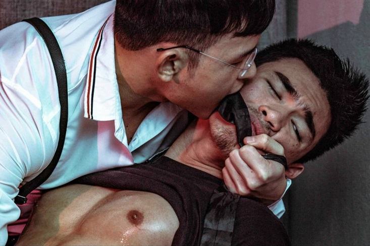 หนุ่มหล่อขึ้นปก 274