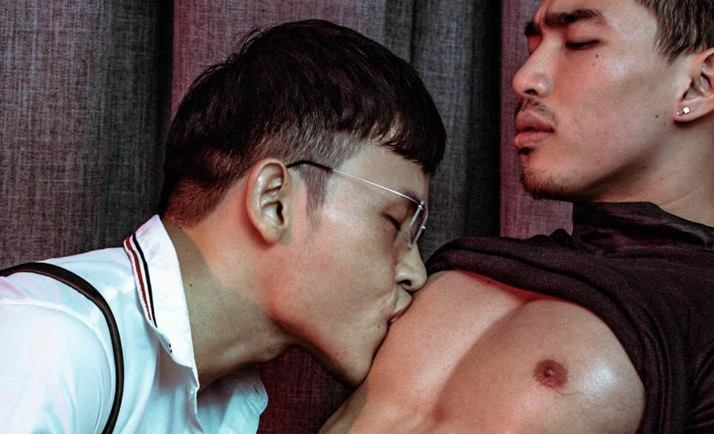 หนุ่มหล่อขึ้นปก 274