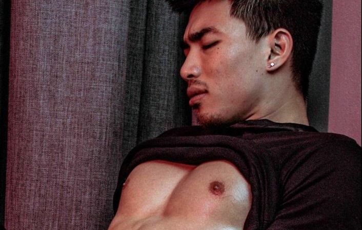 หนุ่มหล่อขึ้นปก 274