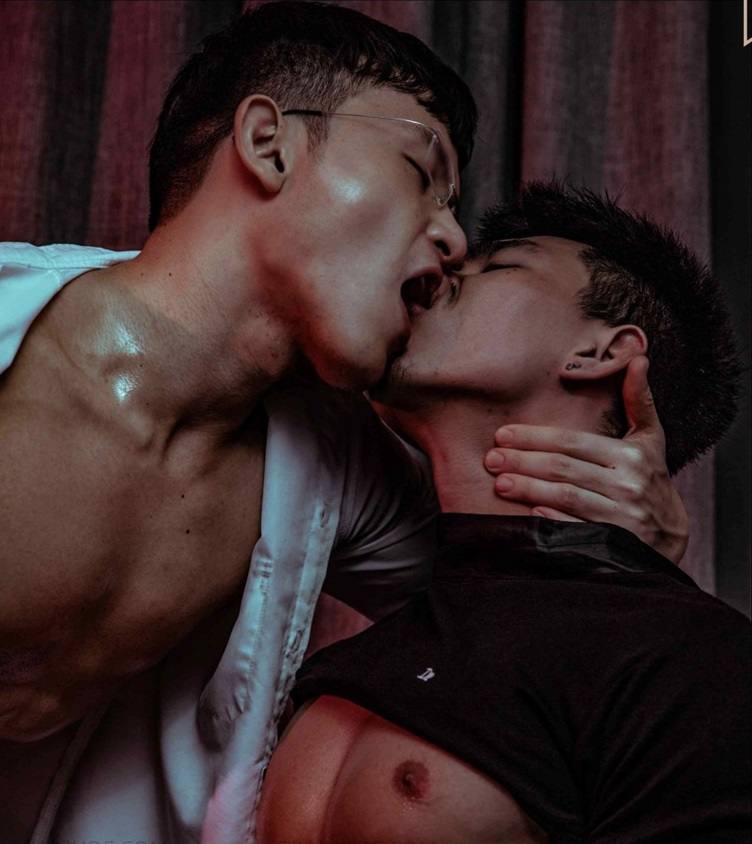หนุ่มหล่อขึ้นปก 274.1