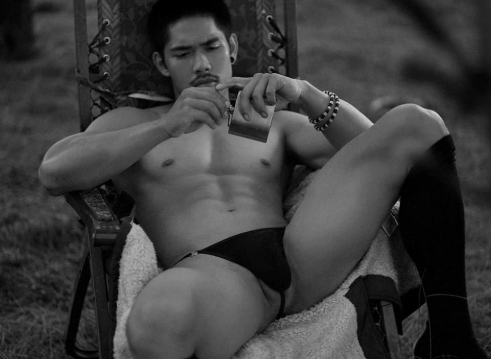 หนุ่มหล่อขึ้นปก 275