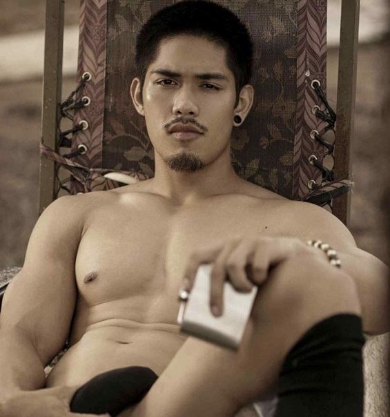หนุ่มหล่อขึ้นปก 275
