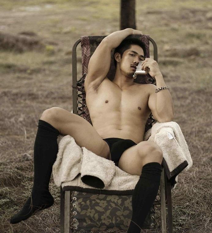 หนุ่มหล่อขึ้นปก 275