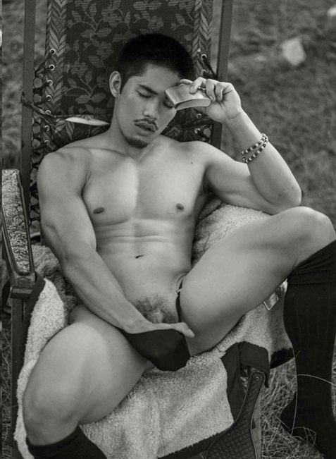 หนุ่มหล่อขึ้นปก 275
