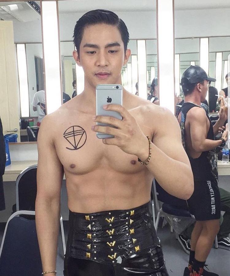 ถ่ายเองกับมือ 32