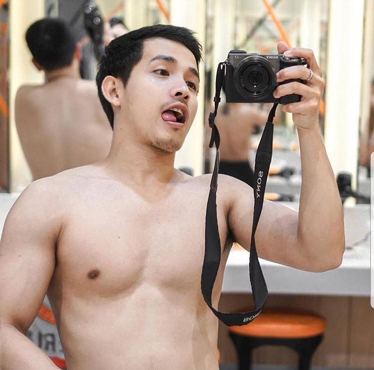 ถ่ายเองกับมือ 32