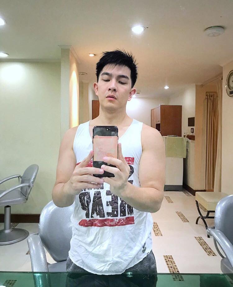 ถ่ายเองกับมือ 40
