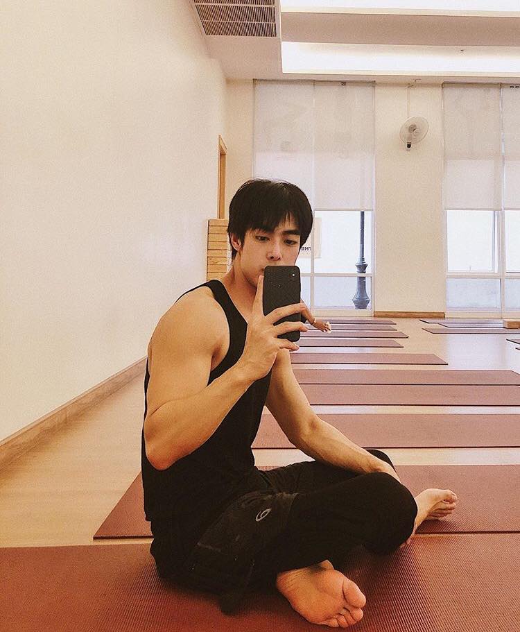 ถ่ายเองกับมือ 40