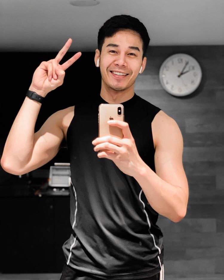 ถ่ายเองกับมือ 40