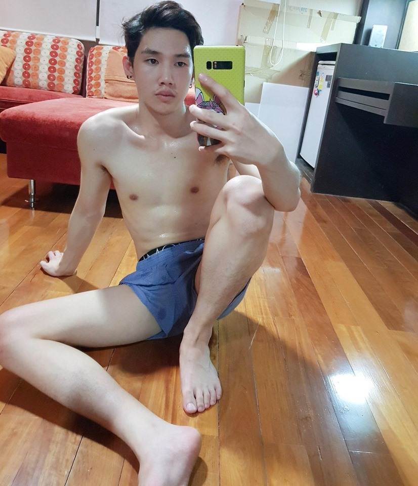 ถ่ายเองกับมือ 48