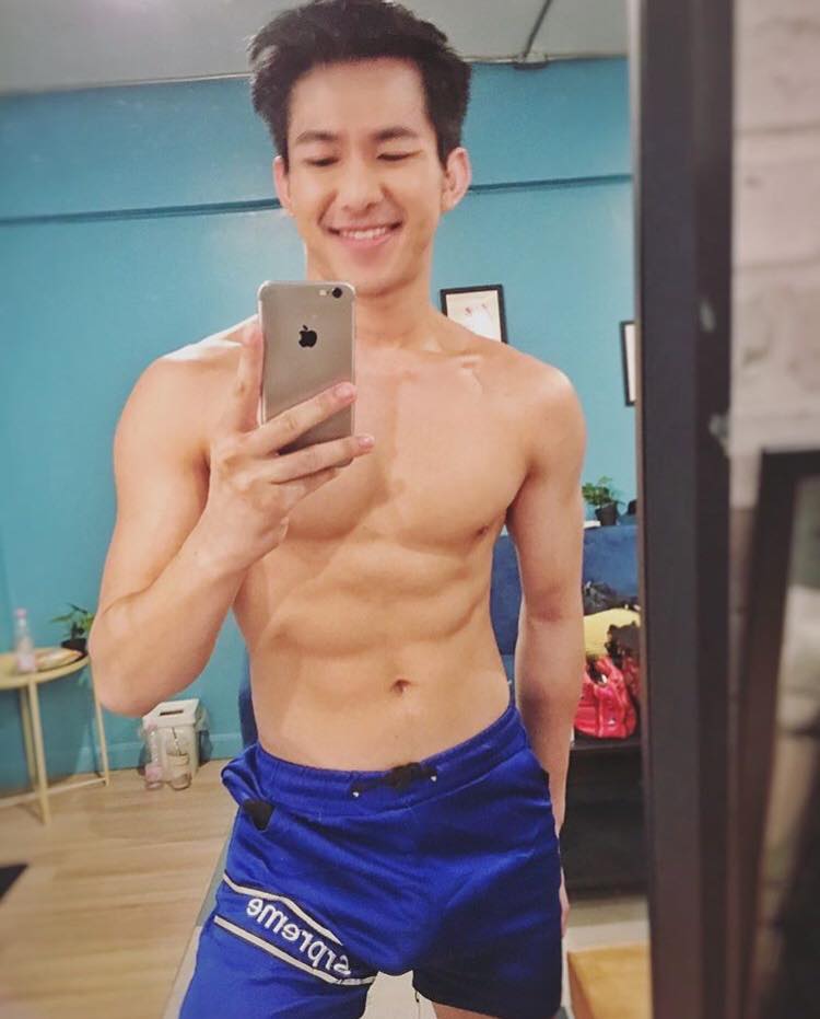ถ่ายเองกับมือ 53