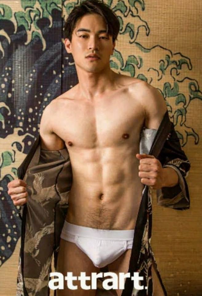 หนุ่มหล่อขึ้นปก 285