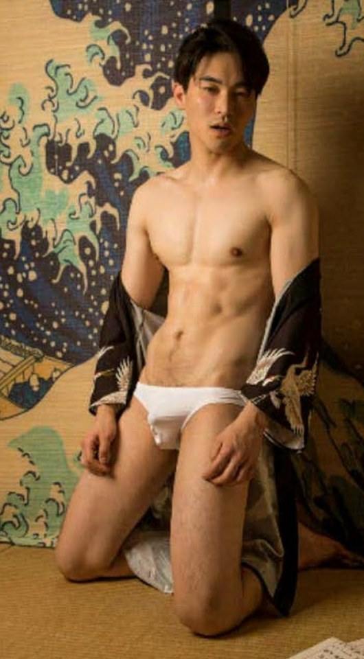 หนุ่มหล่อขึ้นปก 285